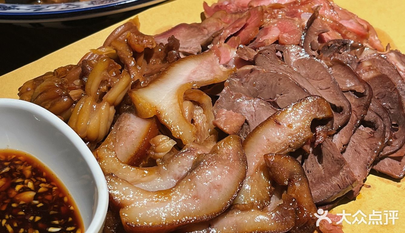 量足平价的东北菜排队才能吃到 锅包肉必点！ 