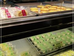 面包甜点陈列柜-鲍师傅糕点(江苏路店)