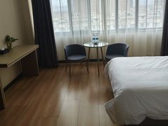 -库车国际酒店(火车站东湖公园店)