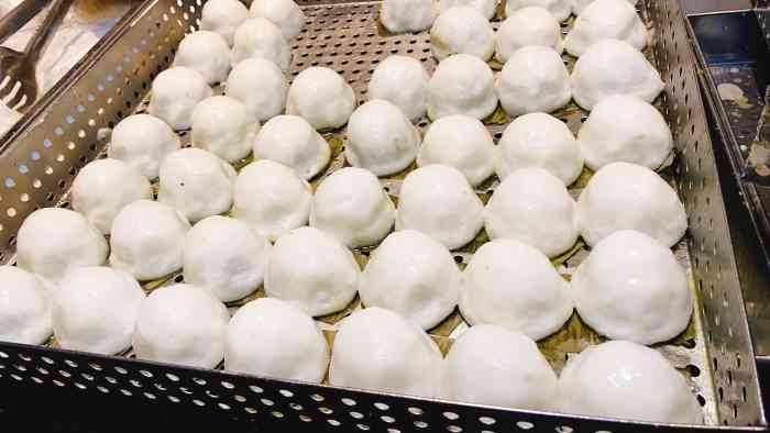 老街食坊-"最喜欢它家的蒸圆子,虽然每次要排很长的队.