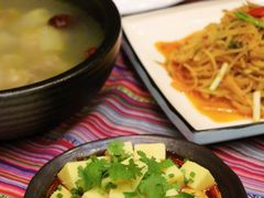 -香巴拉云南餐厅(华莱坞店)