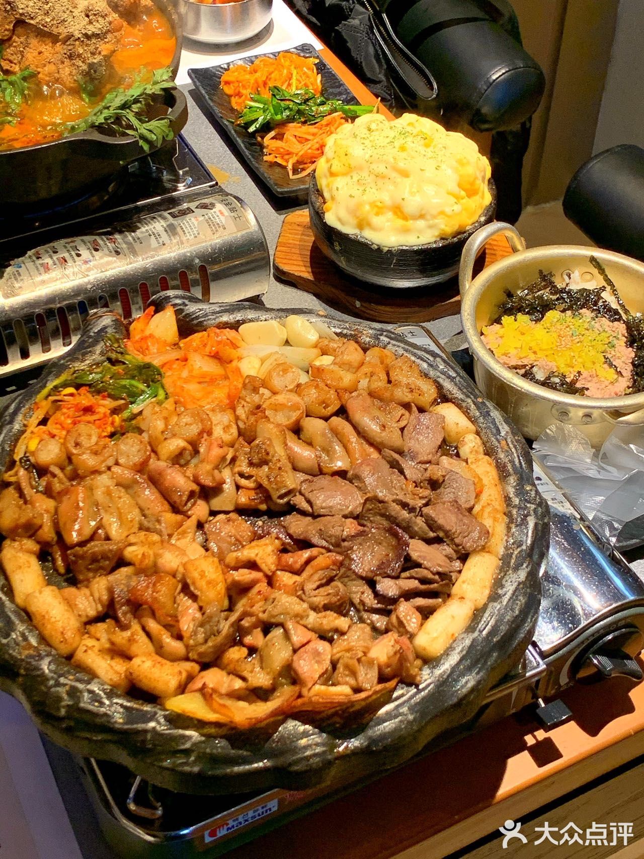 几乎是每桌必点菜 ️牛肠、牛心、大小肠、年糕等等