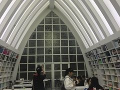 -钟书阁(松江泰晤士小镇店)