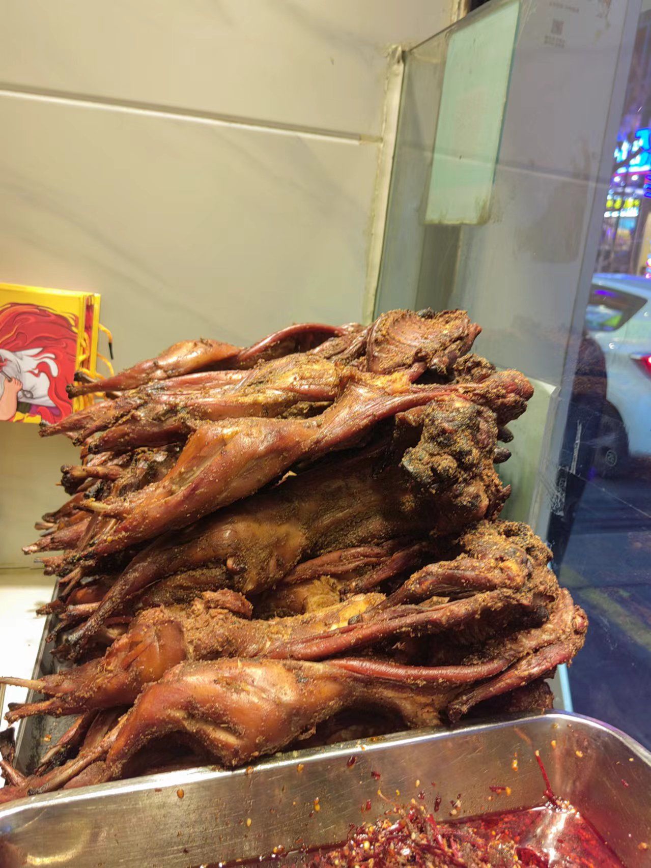 王妈手撕兔,实惠得很!那烤兔,外皮脆脆的,里面肉嫩