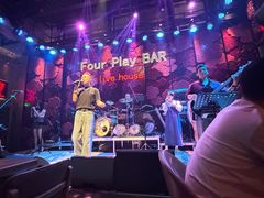 -FOUR PLAY BAR