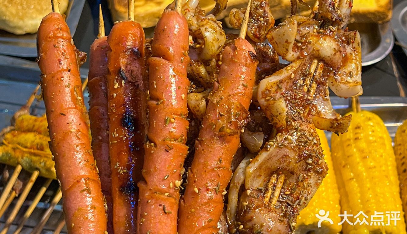 华店附近这家铜锅涮肉里面的烧烤也好好吃啊！ 