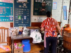 -梁阿婆廿年老牌扣肉糯米饭