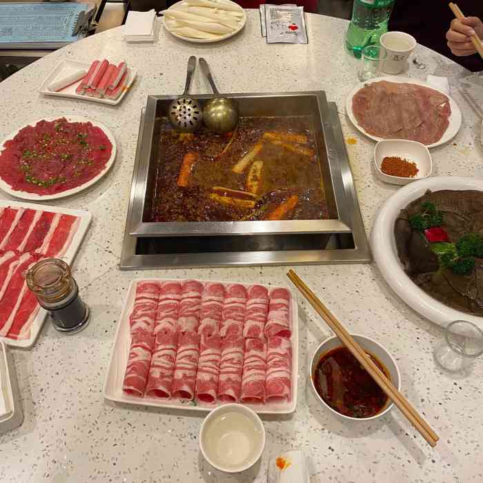 春怡火锅(中华阆天城店)-"饭点去的 等坐的人不少 也不排号 当时和.