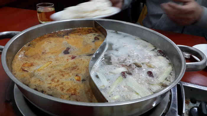 蜀园8632火锅(军工店)-"麻酱非常细腻;油碟非常地道;羊排肉是.