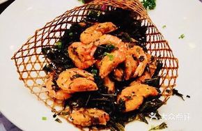 Longjing Tea-Smoked Shrimp