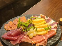 -恰餐厅及酒吧 CHAR Bar & Grill (北京丽都皇冠假日店)