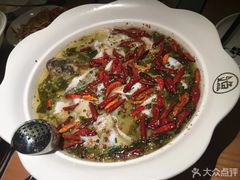老坛酸菜鲈鱼-江渔儿酸菜鱼(映月湖环宇城店)