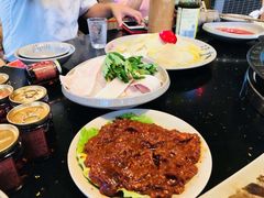 -茅草房·河畔园林火锅