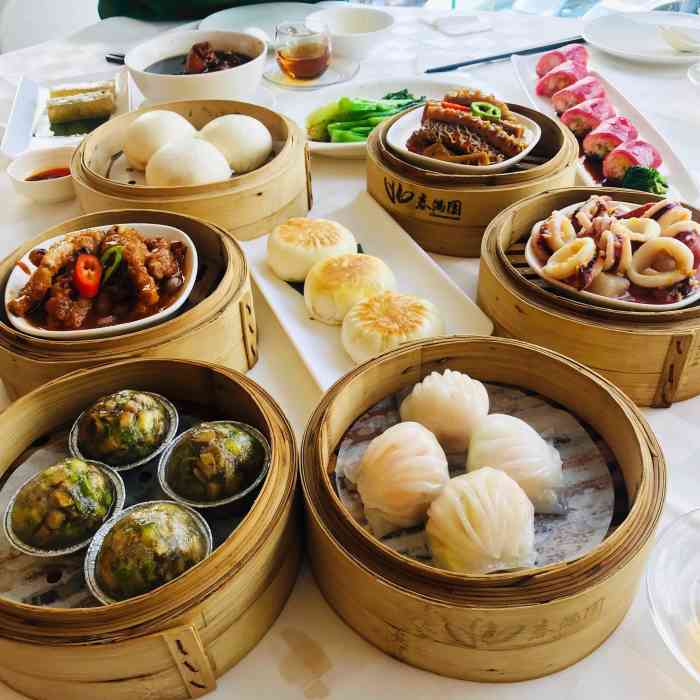 打分 春满园的早茶还是很好的,服务态度也不错,外地朋友来特别喜欢