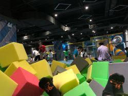 -反弹蹦床公园·亲子乐园·团建·派对(青岛融创茂店)