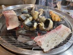 -围炉肉舍•炭烤活鳗•丹东海鲜烤肉(步行街店)