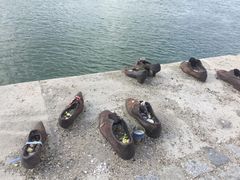 -多瑙河畔鞋履雕塑