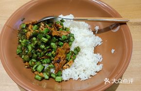 Stir-fried Meat Shreds with Green Beans and Olive Sauce Rice