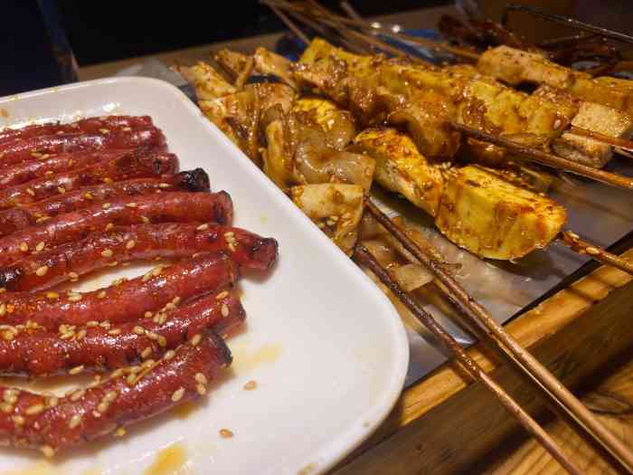 赫军辉烧烤(世光路店)-"91火的不行不排队吃不上的军辉烧烤开了分.