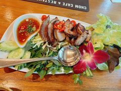 -Chom Cafe and Restaurant