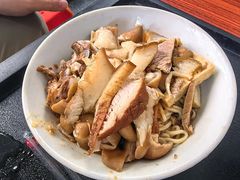 -松树干拌面店