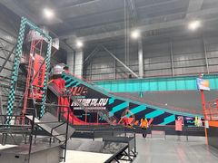 -极限PLAY运动娱乐新世界·团建派对表演休闲馆·室内高空游乐园