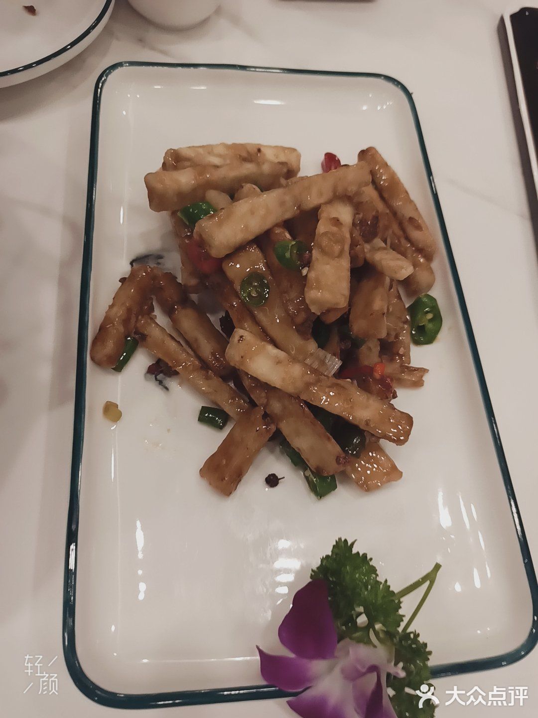 环境：还不错 服务：也还可以