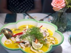 花开酸汤鱼虾跳-蜜桃花开·中西融合菜E&W(南长街店)