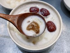 椰汁银耳炖桃胶-小团圆糖水铺(襄阳南路店)