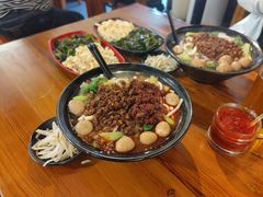 -丽虹云南过桥米线(兴工街店)