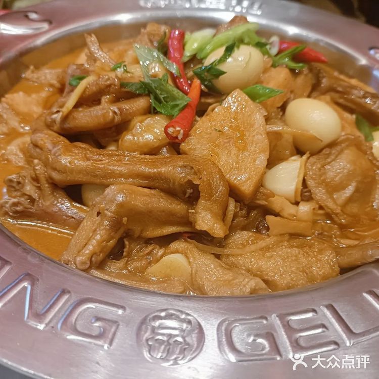 胖哥俩肉蟹煲家上新品啦~鸭掌煲，哇，很软糯脱骨