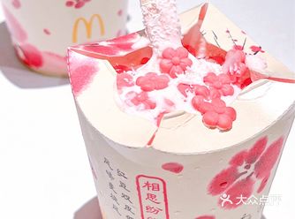 麦当劳新品纷飞雪下还开满花|红豆双皮奶|||麦当劳新品