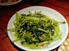 蒜泥茼蒿-天山醉美辣子鸡(文艺路店)