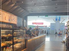 面包甜点陈列柜-星巴克(深圳北站B5检票口)