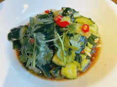 拍黄瓜-胡桃里音乐餐厅(陶溪川店)(川湘赣菜·世界百大酒庄直供红酒·音乐表演)