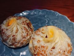 蛋黄芝士纸皮烧麦-鑫震源·苏式大虾生煎(山塘街店)