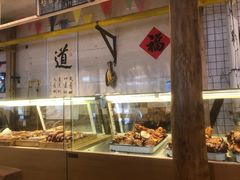 面包甜点陈列柜-聚合鑫东北熏酱熟食麻辣面(长阳店)
