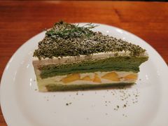 黄桃抹茶奶酥奶油蛋糕-black rainbow coffee