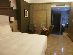 -西安大雁塔科技大学地铁站亚朵酒店