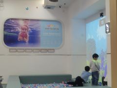 -龙格亲子游泳·水育早教运动中心(绿宝中心)