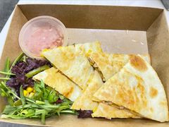 鸡肉馅饼配迷你沙拉-HELLO 27 意面·沙拉·帕尼尼