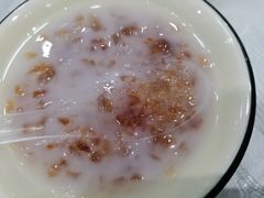 莲子桃胶雪耳奶露-鹅城