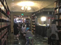 -钟书阁(松江泰晤士小镇店)