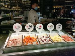 自助取餐区-钱小奴海鲜自助黑金店(杭州滨江龙湖店)