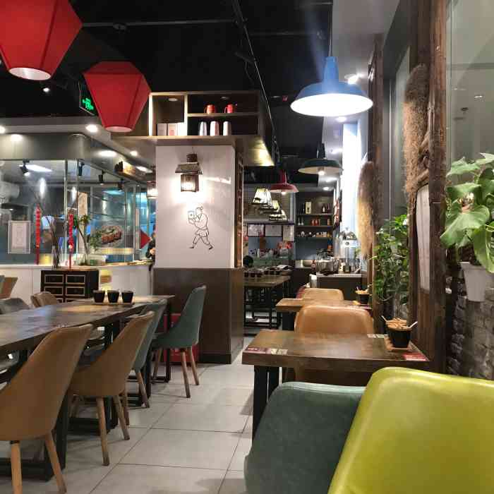 博望坡餐厅(徐汇日月光店)-"[薄荷]环境:餐厅很大 整个环境很乾净.