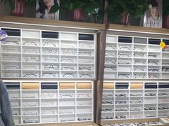 -视野联行眼镜·蔡司授权店(长白万象汇店)