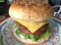 经典牛肉乳酪汉堡-云端咖啡私房店(河松街店)