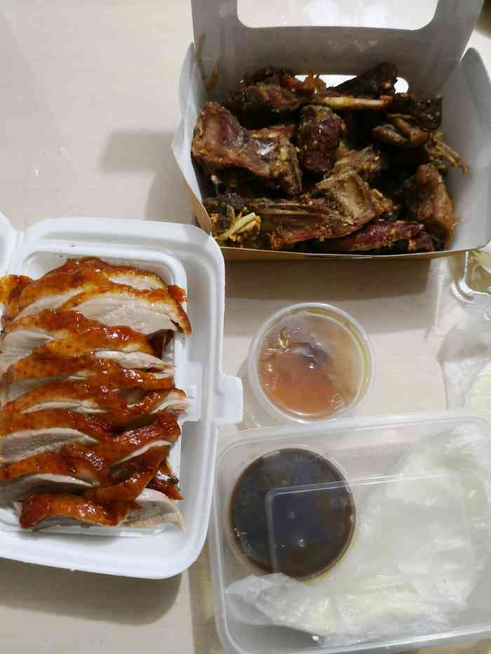 聚德福北京烤鸭店-"这家店离紫荆花小区特别近,而且现烤现卖,.