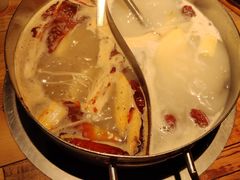 鸳鸯锅-蒙肥羊·酸汤潮牛·鲜牛肉火锅烤肉自助(岗顶店)