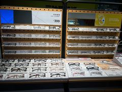 -LOOK眼镜·蔡司依视路配镜(宝山万达店)